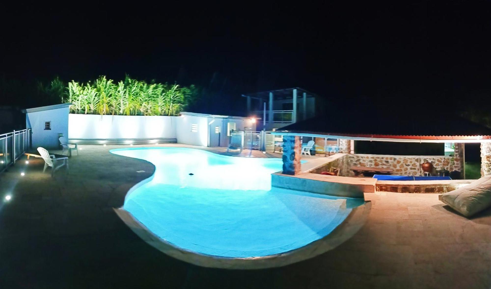 Maison Les Cocotiers De Plaiz'Anse Petite-Ile Luaran gambar