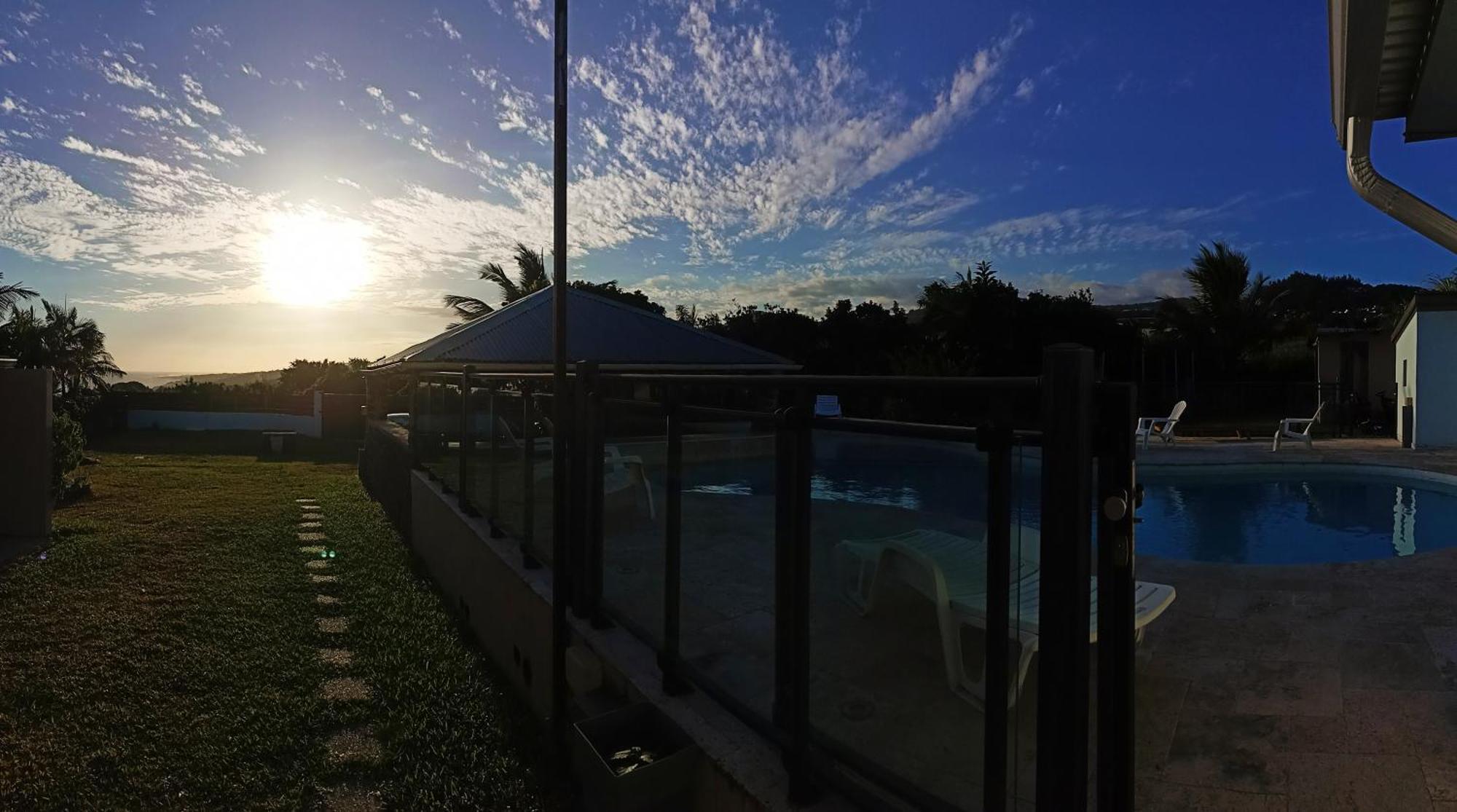 Maison Les Cocotiers De Plaiz'Anse Petite-Ile Luaran gambar