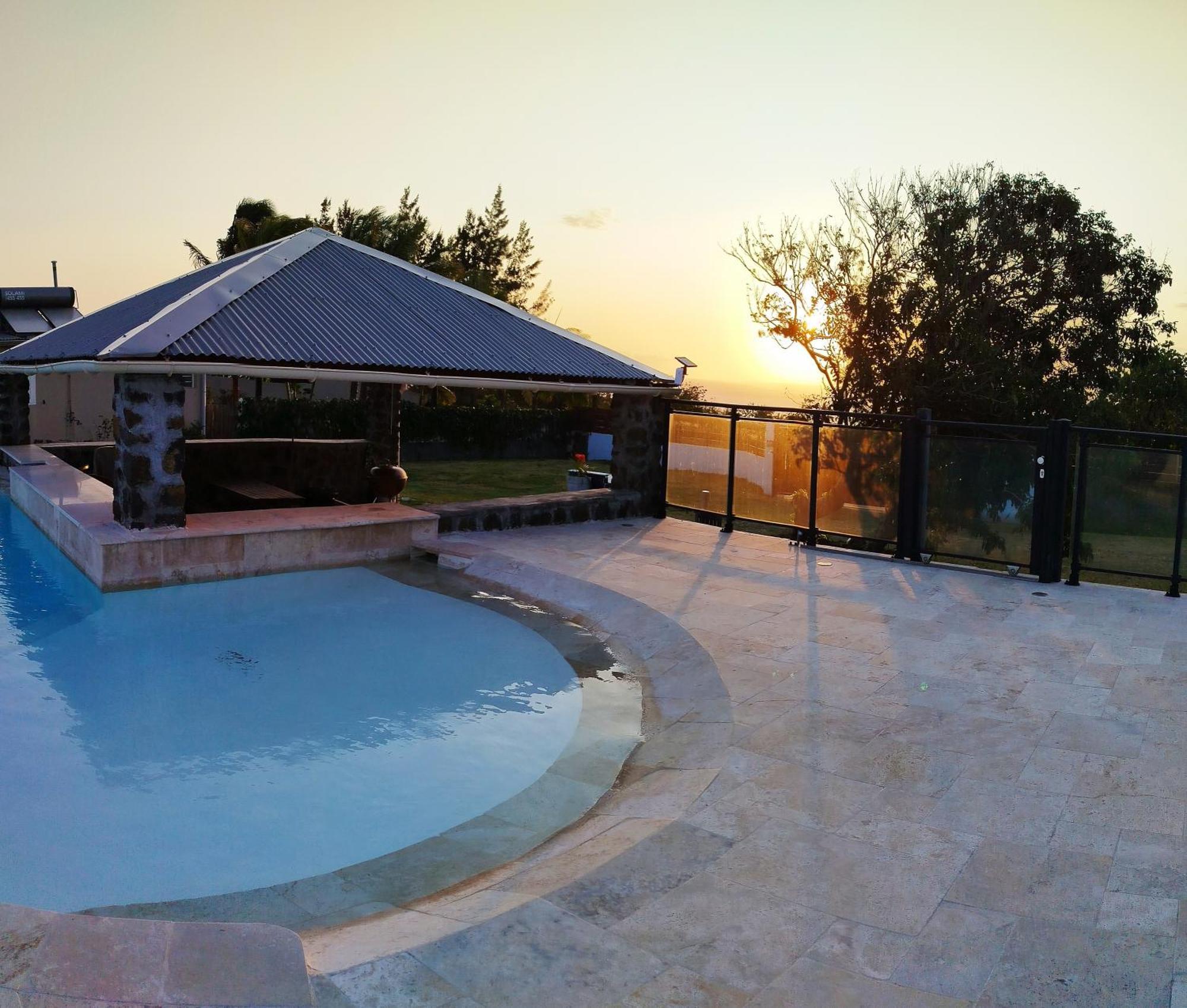 Maison Les Cocotiers De Plaiz'Anse Petite-Ile Luaran gambar