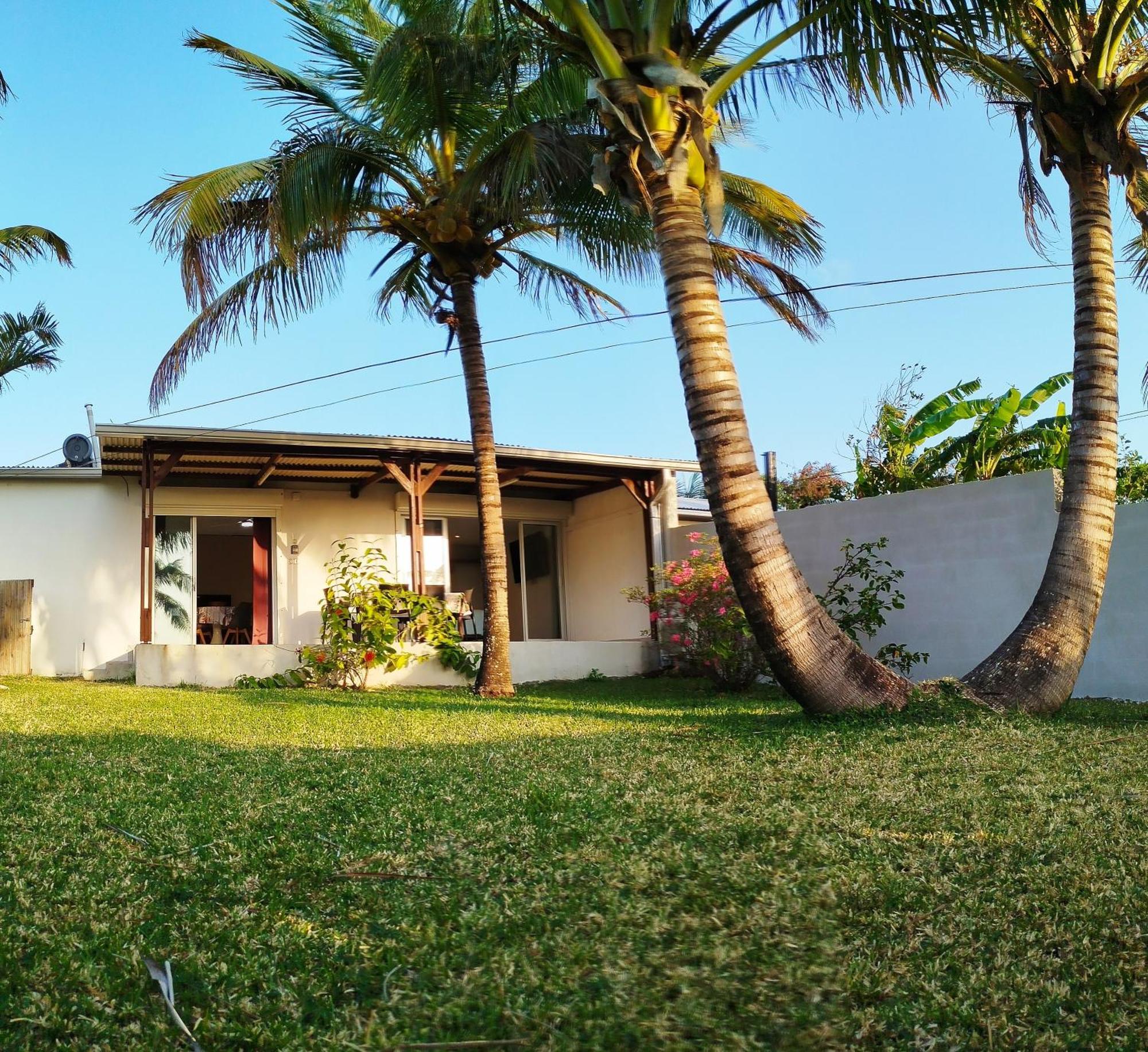 Maison Les Cocotiers De Plaiz'Anse Petite-Ile Luaran gambar